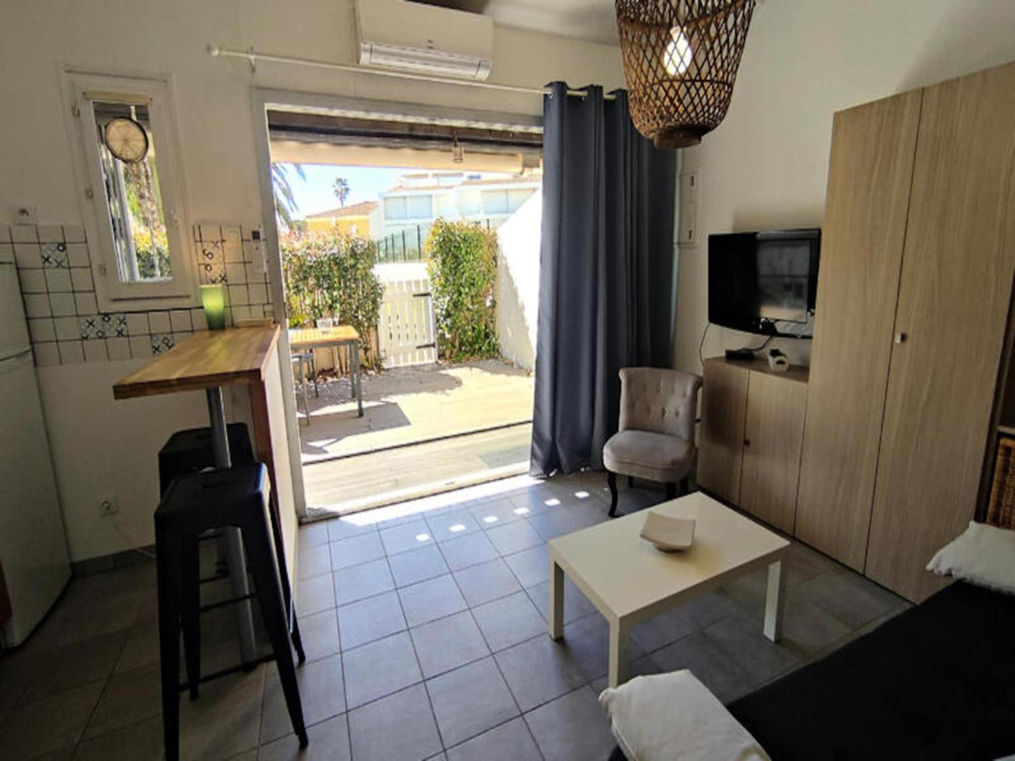 2 Rooms For 2 People Agde Exterior photo